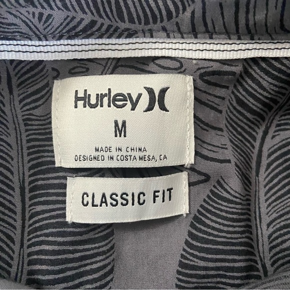hurly Classic Fit Short Sleeve Button Up Size Medium - Picture 3 of 3